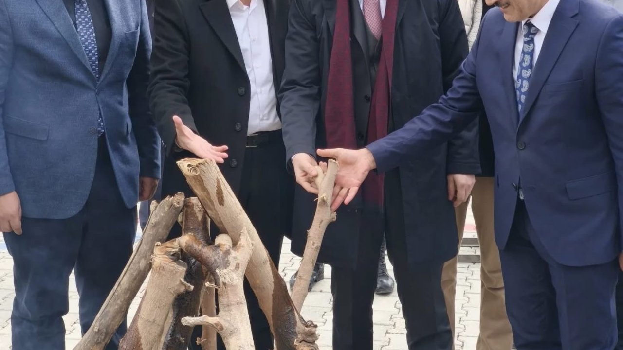 Patnos’ta baharın coşkusu: Nevruz ateşi birlik için yandı