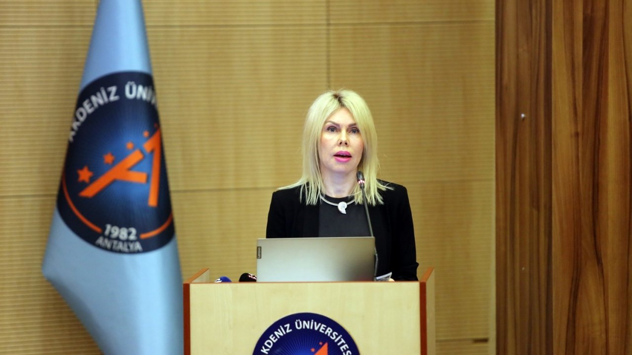 Prof. Dr. Özkan: "Kadınlarını geri bırakan toplumun ileri gitmesi imkansız"