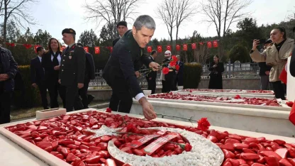 Protokol üyelerinden şehitlik ziyareti