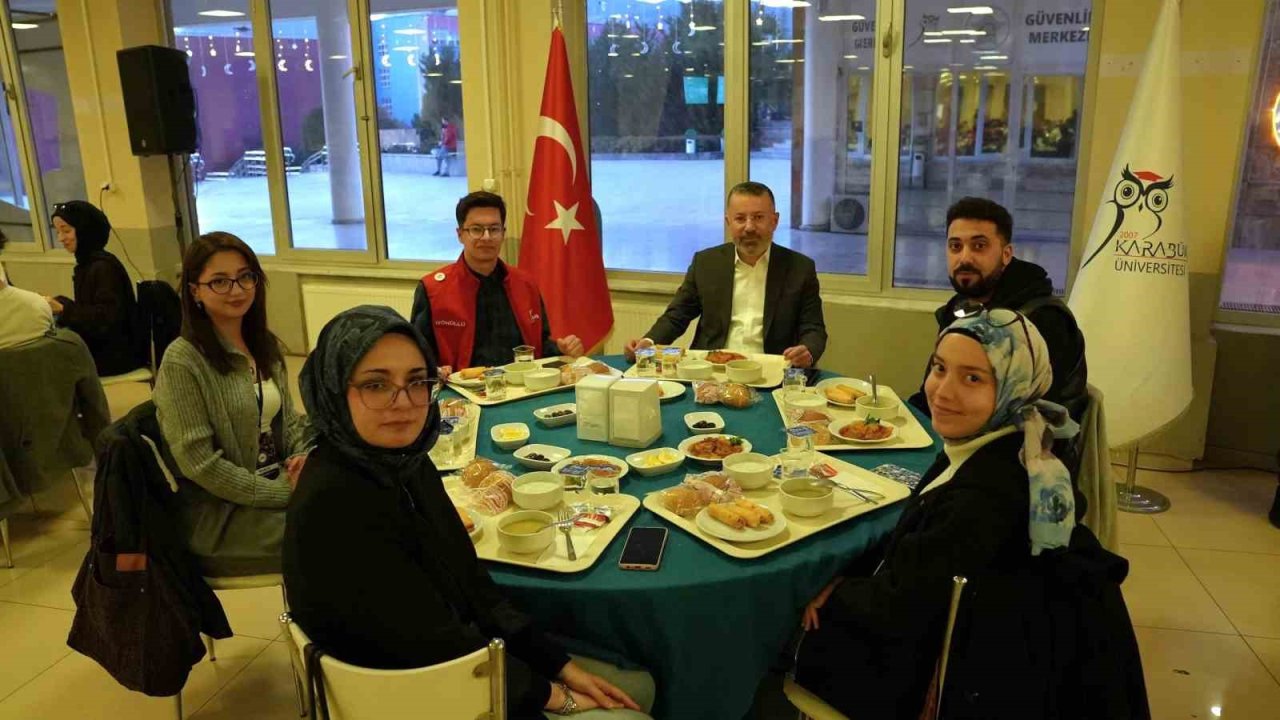 Rektör Kırışık, "Gelecek ve Gençlik İftarı"nda öğrencilerle buluştu