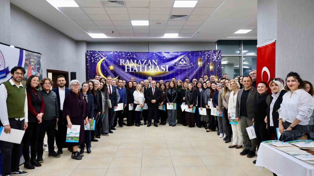 Rektör Prof. Dr. Altun; çeşitli alanlarda ödül alan akademisyenlerle bir araya geldi