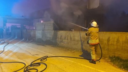 Reyhanlı’da konteyner alevlere teslim oldu