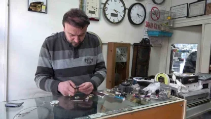 Saatleri 04.17’ye ayarlayan esnafın deprem hatırası