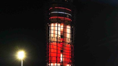 Sabiha Gökçen’de Çanakkale ruhu gökyüzüne yansıdı: ATC, Türk bayrağı renkleriyle aydınlatıldı