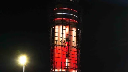 Sabiha Gökçen’de Çanakkale ruhu gökyüzüne yansıdı: ATC, Türk bayrağı renkleriyle aydınlatıldı