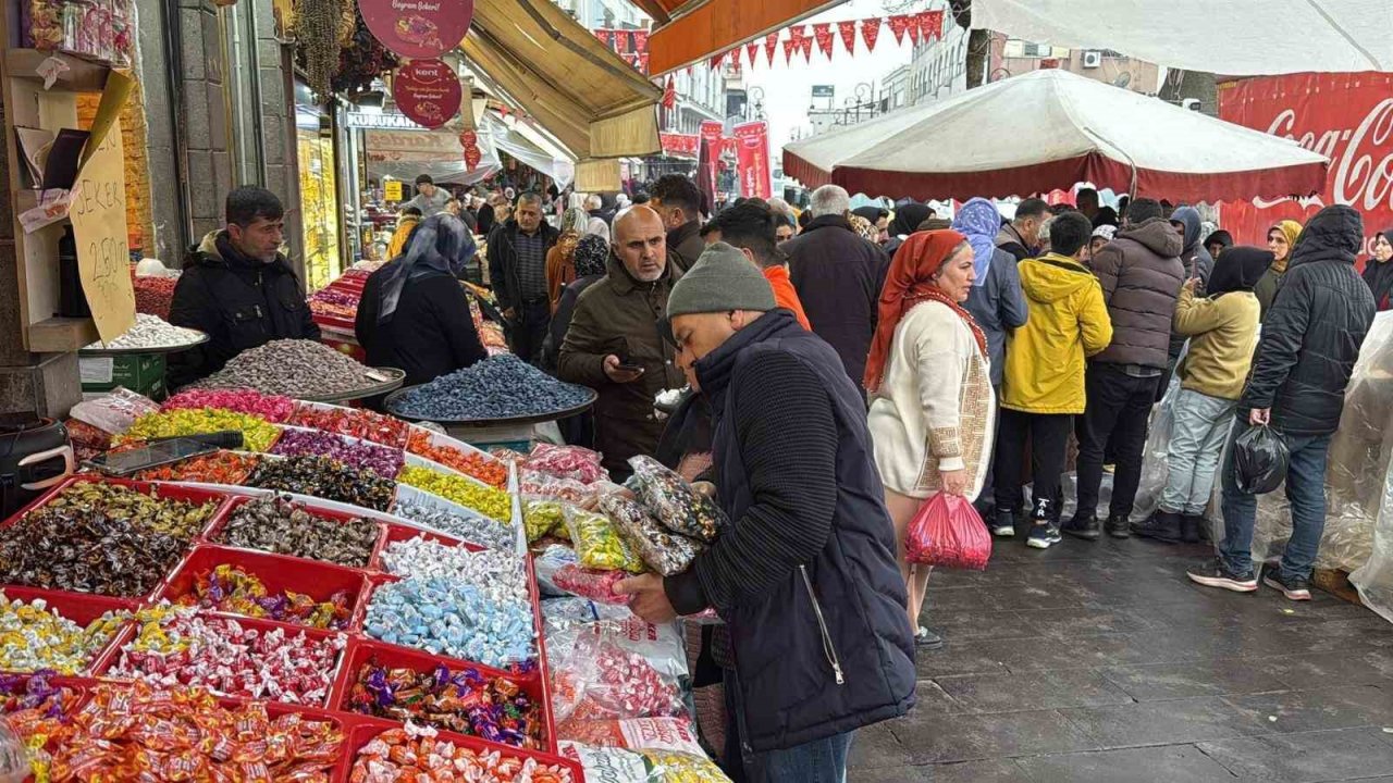 Sağanak yağış, bayram öncesi esnafa yaramadı