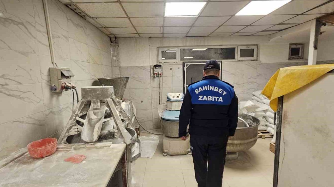 Şahinbey Belediyesi zabıta ekiplerinden gece denetimi