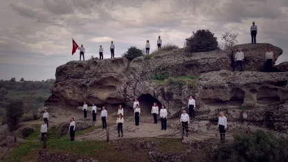 Samsun’da ‘Çanakkale Şehitlerine’ şiiri çok sesli koro ile seslendirildi