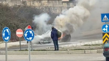 Samsun’da otomobil alevlere teslim oldu