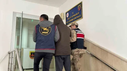 Şanlıurfa’da kesinleşmiş 5 yıl hapis cezasıyla aranan şahıs yakalandı