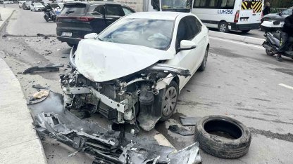 Sarıyer’de otomobil karşı şeride geçti, 4 araç birbirine girdi:  4 yaralı