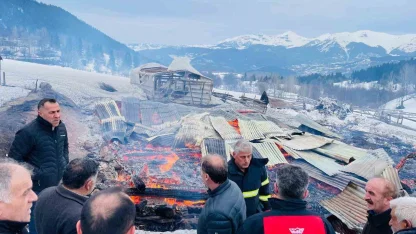 Şavşat’ta yangın: 1 ev, 2 ahır ve 2 ambar kül oldu