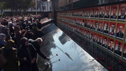 Şehit annelerinin evlat özlemi yürekleri dağladı: Fotoğraflarına bakıp dua ettiler