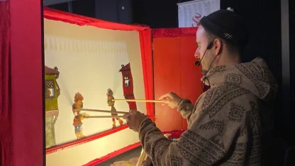 Selendi’de minikler Hacivat-Karagöz ile buluştu