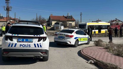 Servis aracı belediye otobüsüyle çarpıştı: 20 yaralı