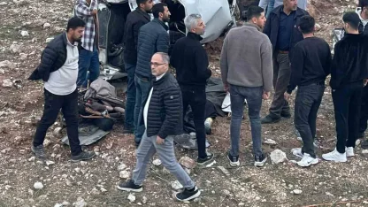 Siirt’te devrilen otomobil hurdaya döndü: 3 ağır yaralı