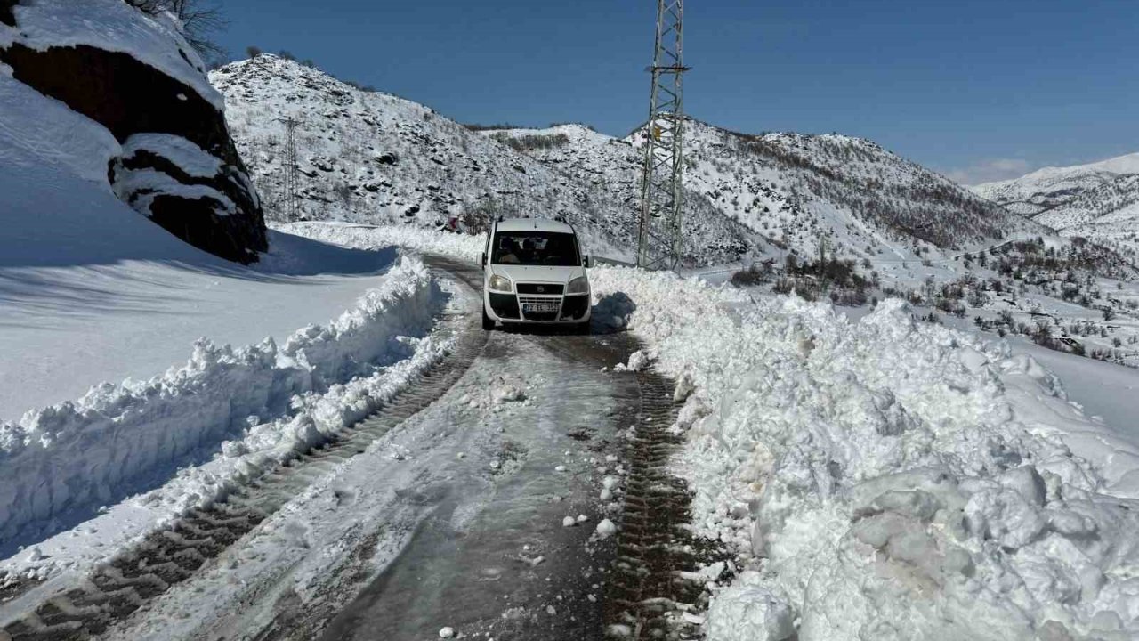 Siirt’te karla mücadele sürüyor: Mahsur kalan vatandaşlar kurtarıldı