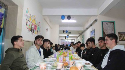 Siirt’te öğrenciler ve öğretmenler iftar sofrasında buluştu