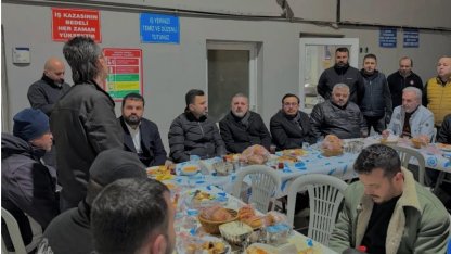 Sincan Belediye Başkanı Ercan gece mesaisi yapan belediye çalışanlarıyla sahur yaptı
