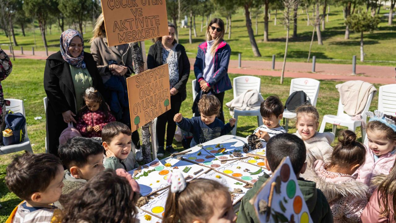 “Sınıfımız Orman, Oyunumuz Doğa” Bornova’da minikler öğrenerek eğlendi