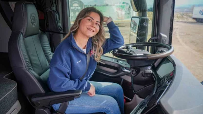 Sıradan hayatından sıkılan genç kadın uzun yol tır şoförü oldu