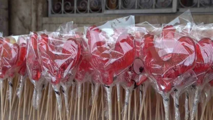 Sivas’ta Ramazanın habercisi horoz şekerler tezgahlara döndü