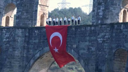 Sultangazi’de istiklal ruhu tarihi mekanlarla buluştu: Gençlerden anlamlı klip