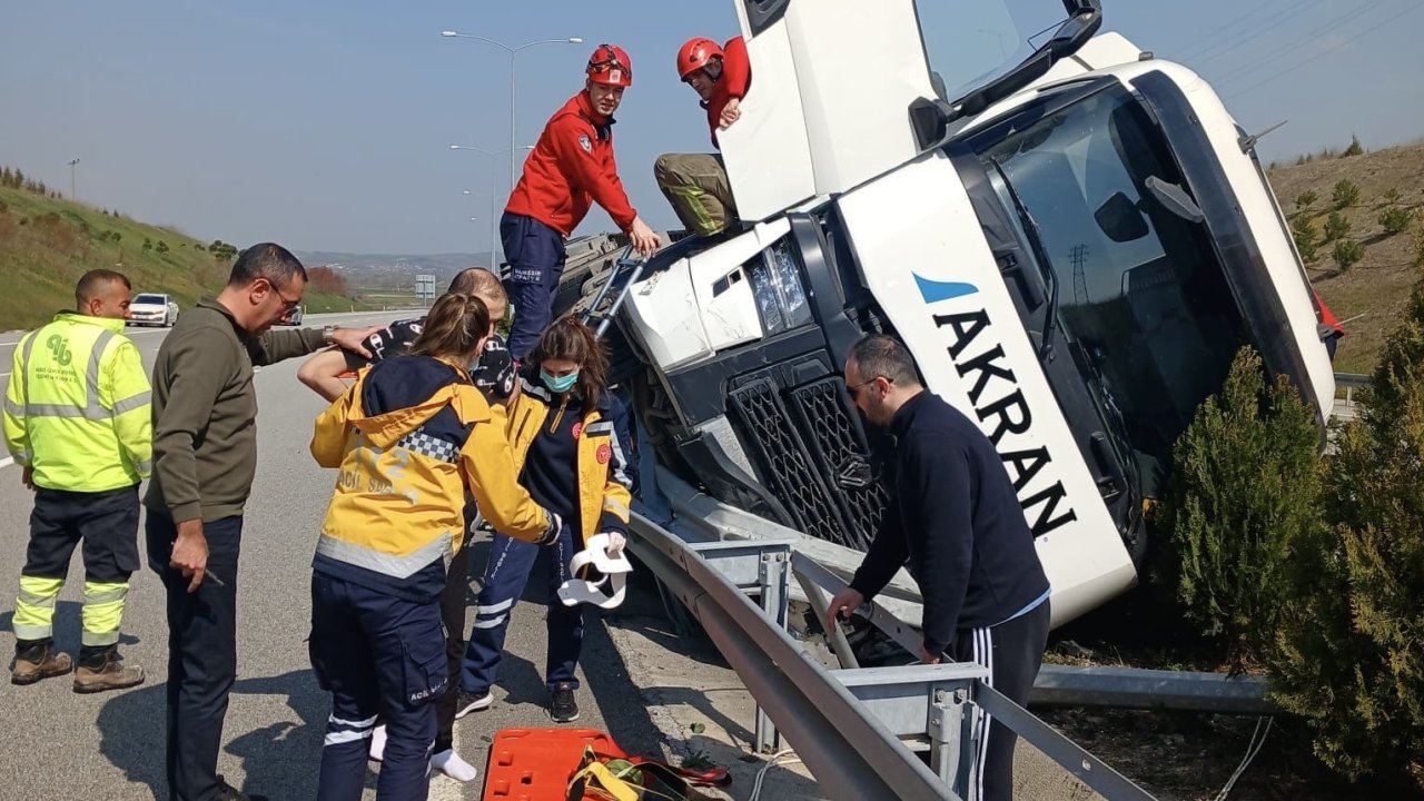 Susurluk’ta tek taraflı kazada sürücü yaralandı