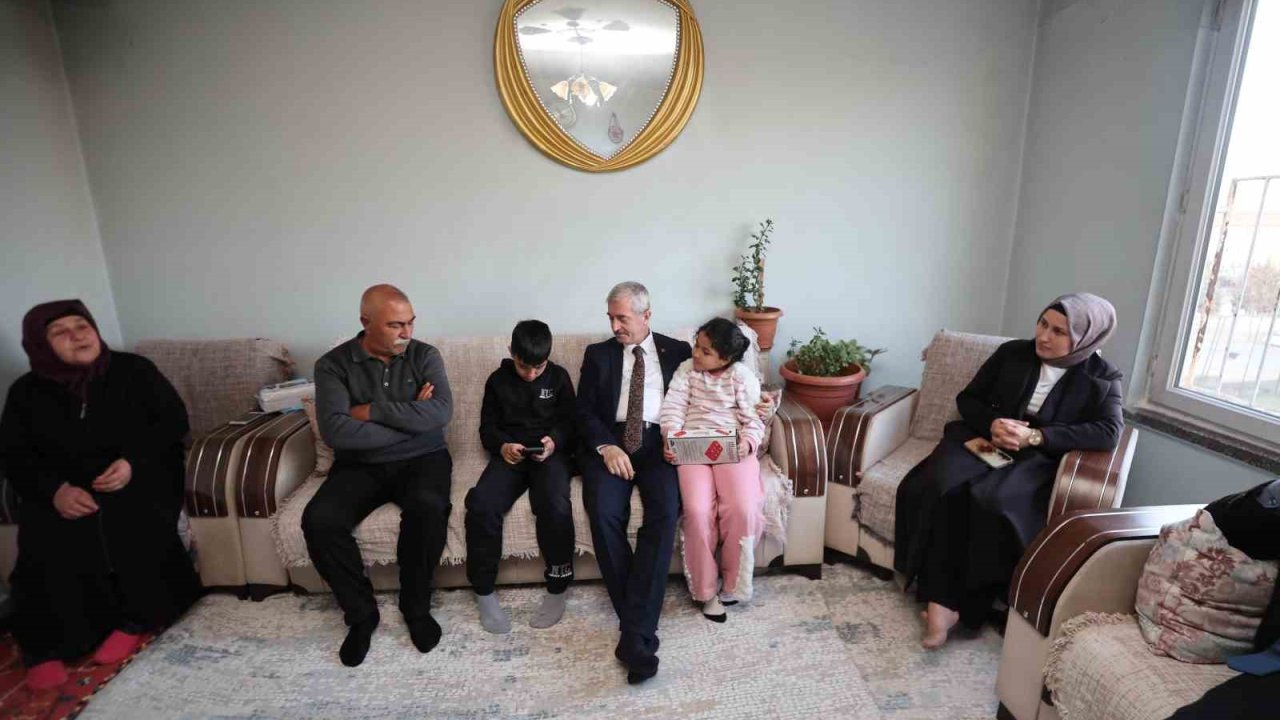 Tahmazoğlu, evlere misafir oluyor