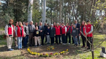 Tarım Lisesi öğrencilerinden özel eğitim okuluna çiçekli destek