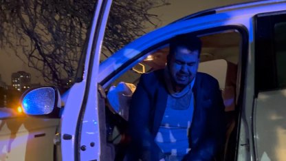 Tarlaya giren otomobil ağaca çarptı, sürücü gözyaşlarını tutamadı