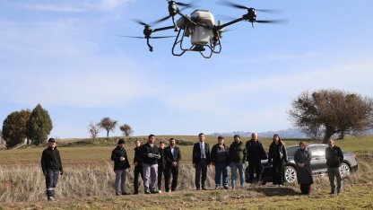 Tavas Belediyesinden çiftçiye dronlu gübreleme desteği