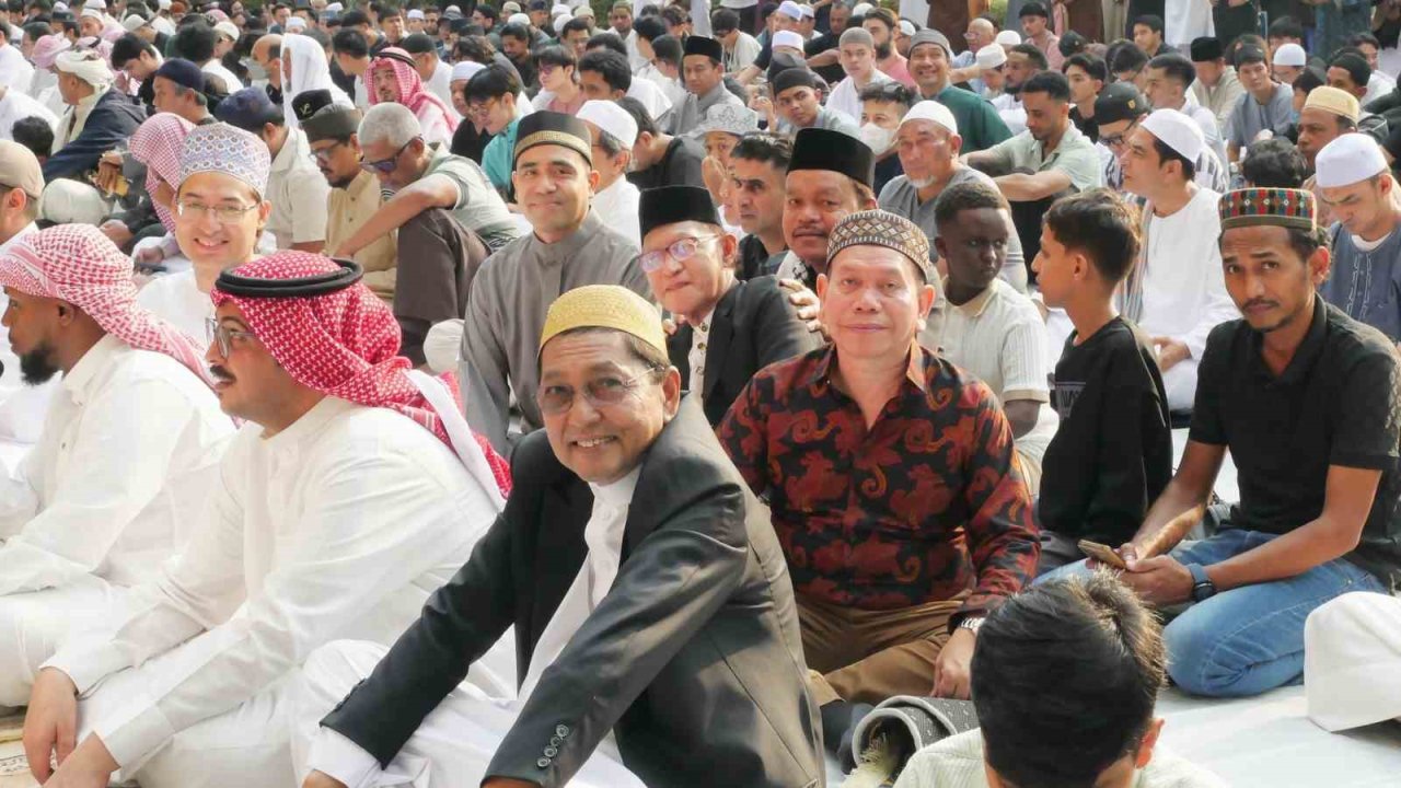 Tayland’da Müslümanlar bayram namazını eda etti