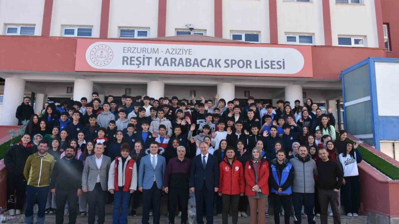 Tecrübelerini liseli gençlerle paylaştılar