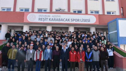 Tecrübelerini liseli gençlerle paylaştılar