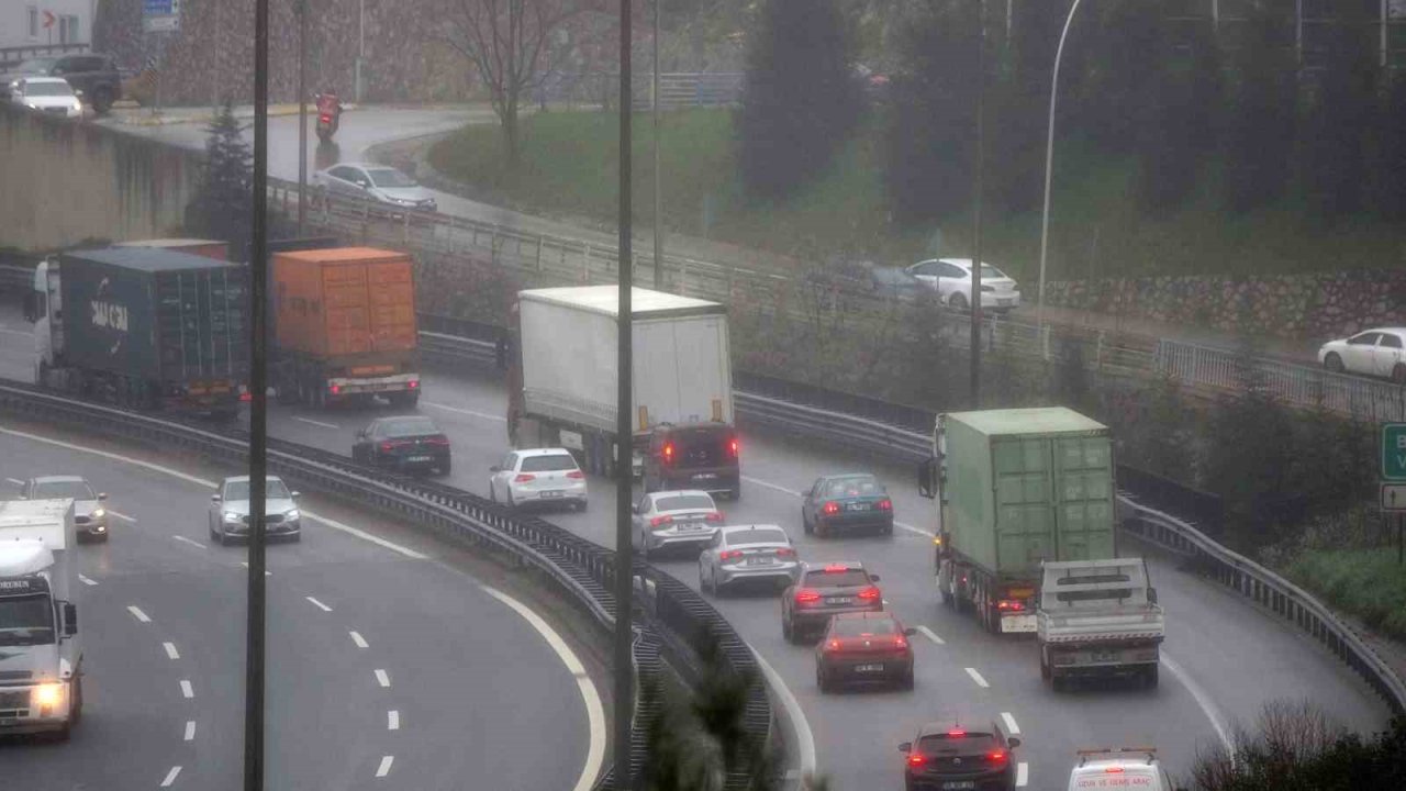 TEM’de bayram yoğunluğu başladı: Trafik akıcı seyrediyor