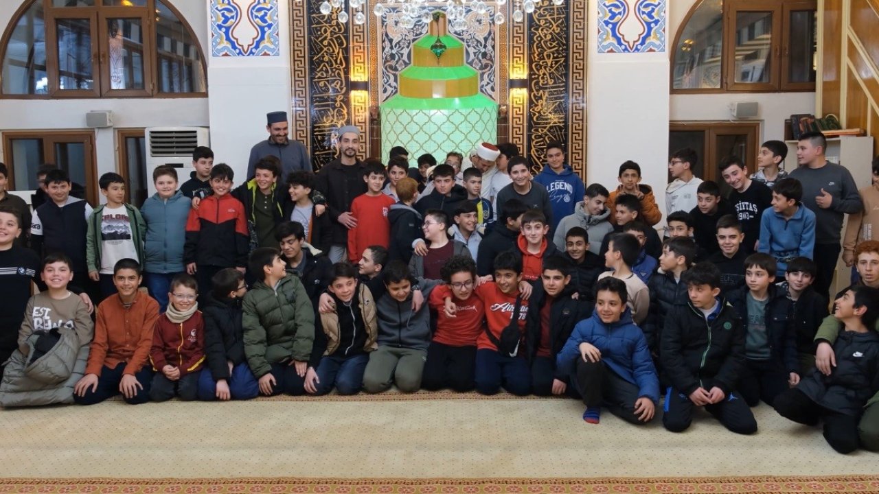 Teravih etkinlikleriyle öğrencilere manevi eğitim