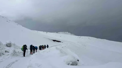 Tipi ve kar yağışı zirve tırmanışına izin vermedi