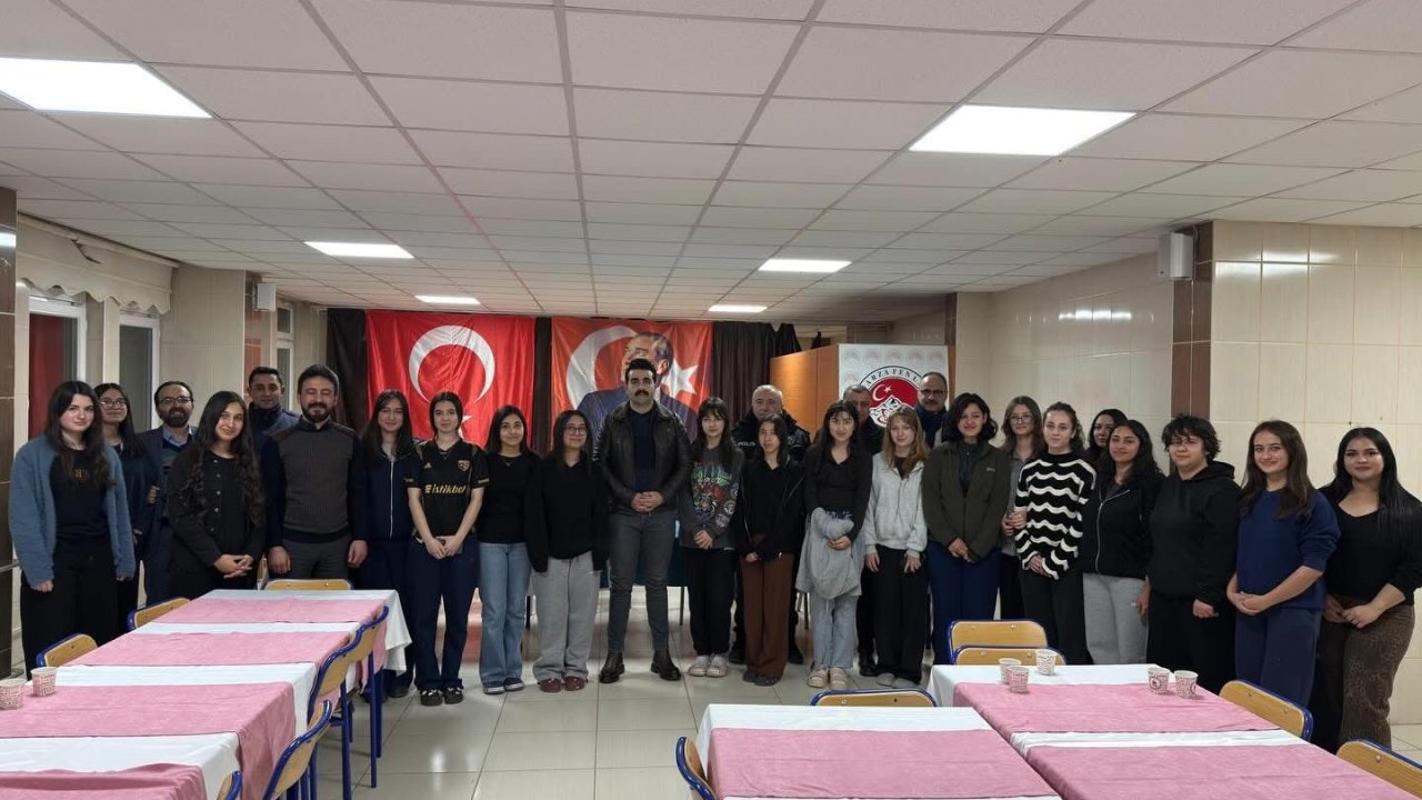 Tomarza protokolü öğrencilerle iftarda buluştu