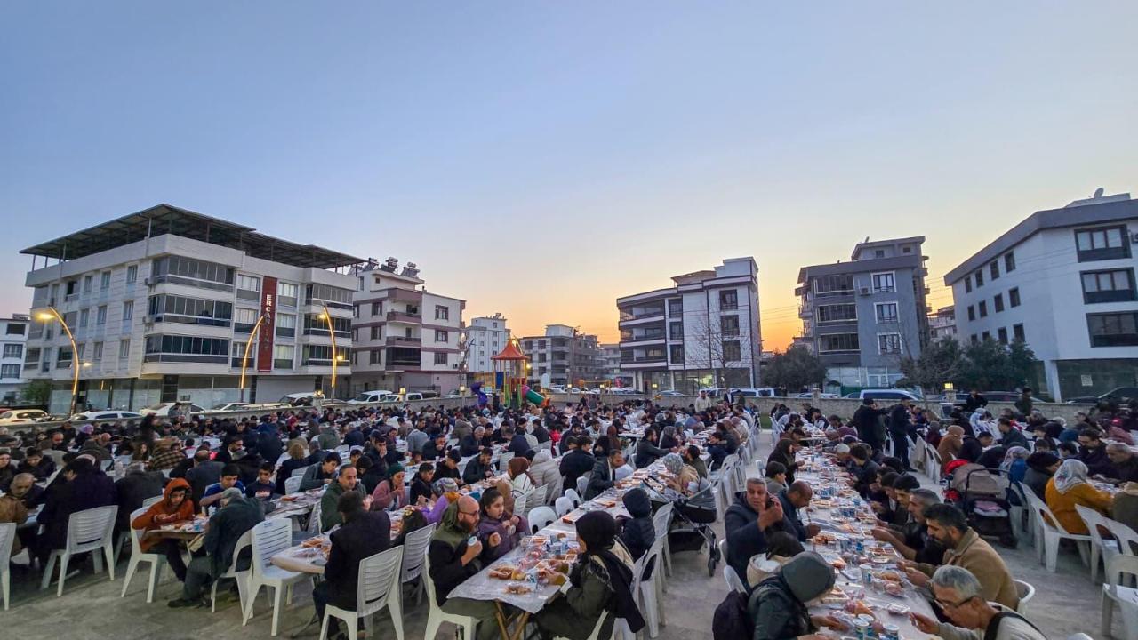 Torbalı Belediyesi’nden Atatürk Mahallesi’nde Ramazan Sofrası