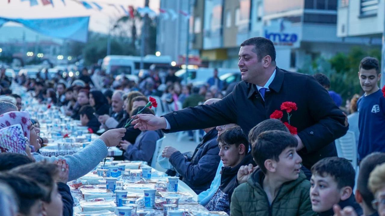 Torbalı'da 3 bin kişi aynı sofrada oruç açtı