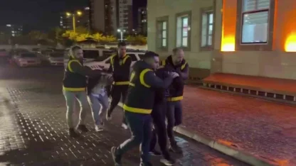 Trafikte bıçakla dehşet yaşatan baba-oğula 363 bin TL ceza