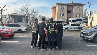 Trafikte hem drift hem de makas attılar: Ehliyeti daimi olarak iptal edildi