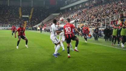 Trendyol Süper Lig: Gençlerbirliği: 0 - Beşiktaş: 0 (İlk yarı)