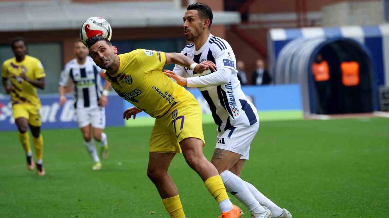 Trendyol Süper Lig: Kasımpaşa: 1 - Eyüpspor: 0 (İlk yarı)