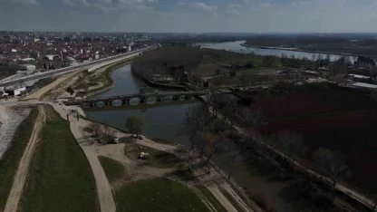 Tunca Nehri kıyısında toprak kayması: 50 metrelik alanda çatlaklar oluştu