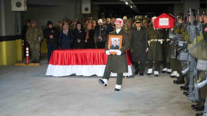 Türk bayrağına sarılı naaşıyla memleketine uğurlandı