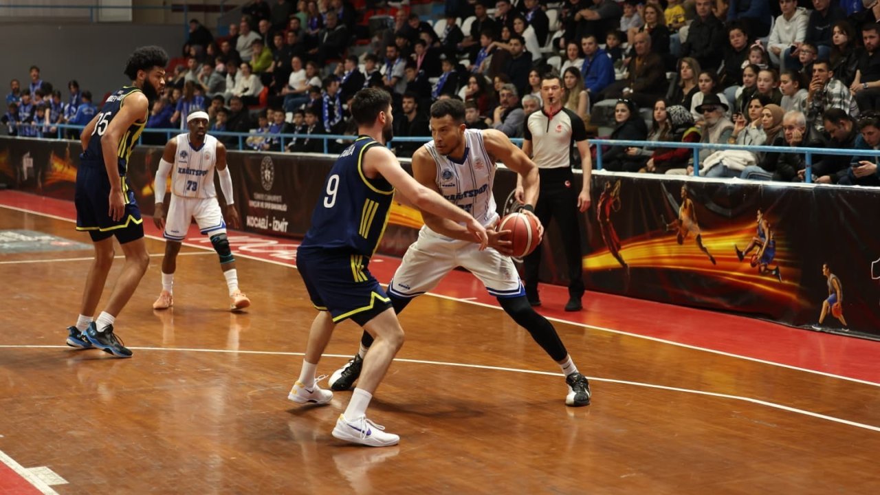 Türkiye Basketbol Ligi: Kocaeli BŞB Kağıtspor: 73 - Fenerbahçe Koleji: 84