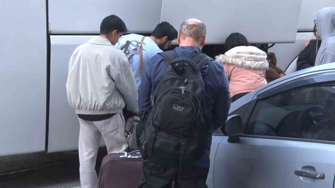 Ülkelerine giden İranlılardan Amerika ve İsrail’e tepki