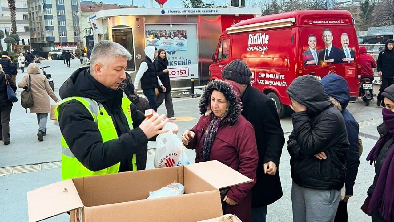 Ümraniye Belediyesinden iftara yolda yakalanan vatandaşlara iftariyelik desteği